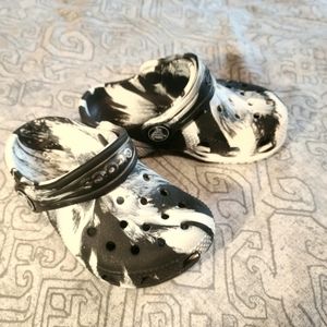 Toddlers tie dye crocs size 6